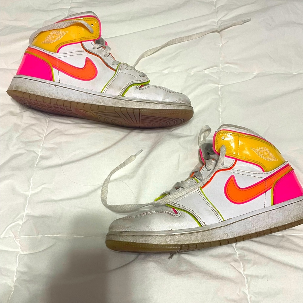 neon size 7.5 jordans